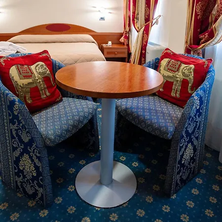 Cavour Отель 3*