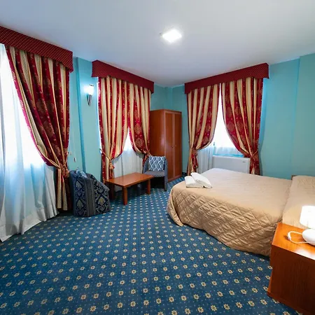 Cavour Отель