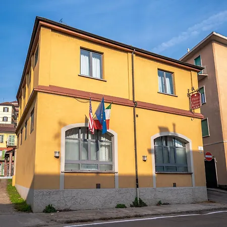 Отель Cavour Монкальери