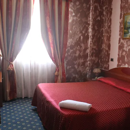Cavour Отель 3*