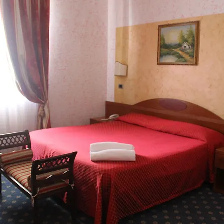 Cavour Отель